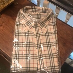 Men’s Shirt.  Used.   Neck slightly worn